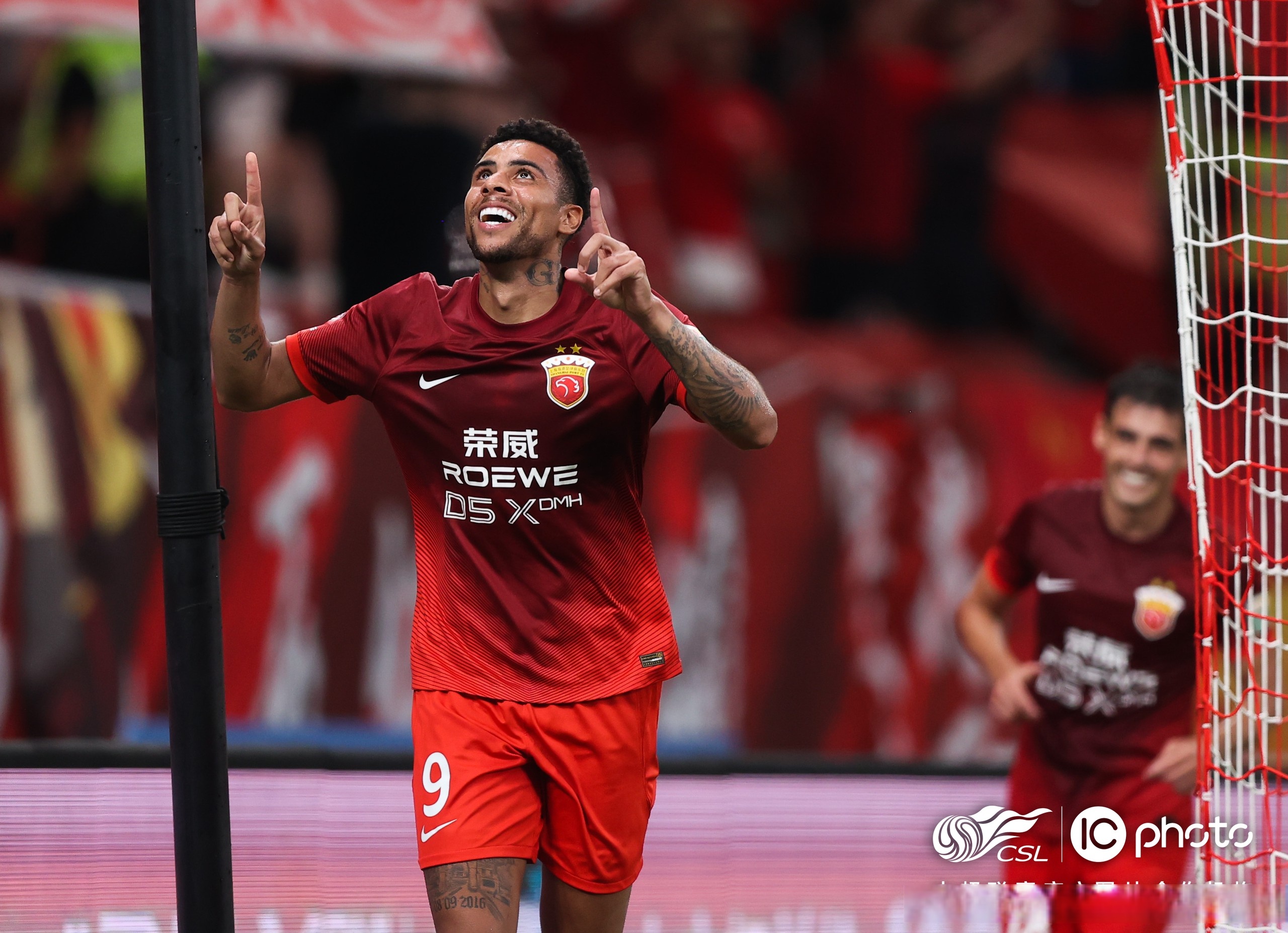 阿贾克斯训练开放日，窗口期伤情更新引欢呼，国王杯在即，资深球员宣示担当的简单介绍乐鱼app